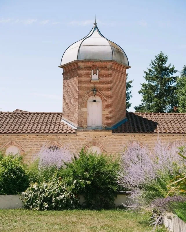 The château’s brick dovecote with its onion dome, behind lavender